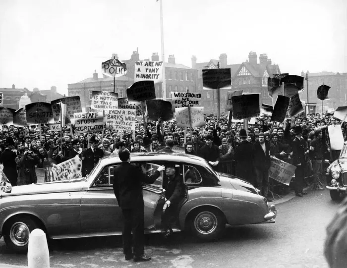 Framed Print : Prince Philip, Duke of Edinburgh visits Salford University, where he is Chancellor Framed Print : Prince Philip, Duke of Edinburgh visits Salford University, where he is Chancellor