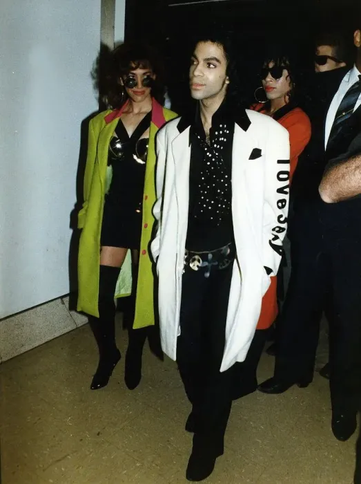 Framed Print : Prince Pop Star with backing singer Sheila E at Heathrow Airport Framed Print : Prince Pop Star with backing singer Sheila E at Heathrow Airport