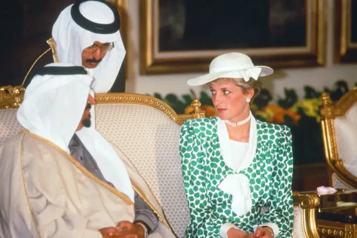 Framed Print : Prince and Princess of Wales, Middle East Tour November 1986 Framed Print : Prince and Princess of Wales, Middle East Tour November 1986