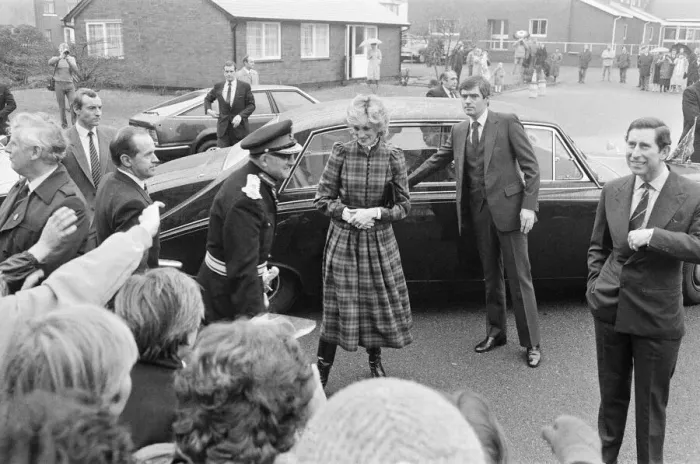 Framed Print : The Prince and Princess of Wales visit Mid Glamorgan in Wales Framed Print : The Prince and Princess of Wales visit Mid Glamorgan in Wales