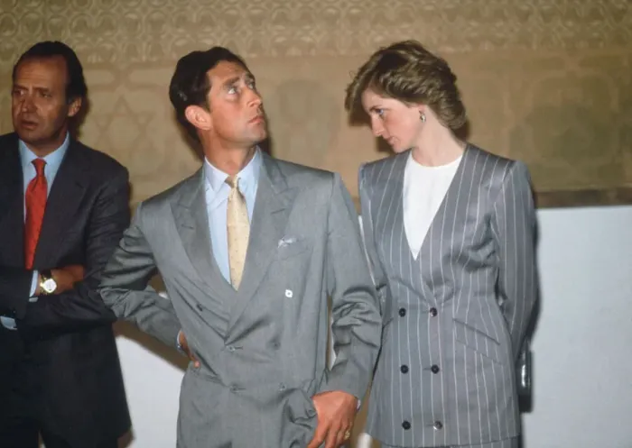Framed Print : Prince and Princess of Wales visit a synagogue in Toledo during a visit in Spain