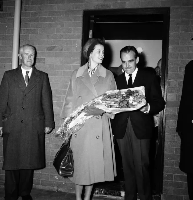 Framed Print : Prince Rainier III and Princess Grace of Monaco arriving in London to do some Christmas Framed Print : Prince Rainier III and Princess Grace of Monaco arriving in London to do some Christmas