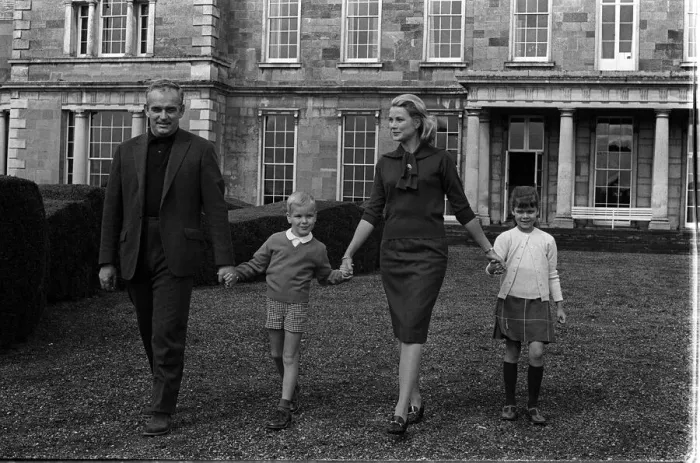 Framed Print : Prince Rainier of Monaco with Princess Grace and family August 1963 Framed Print : Prince Rainier of Monaco with Princess Grace and family August 1963