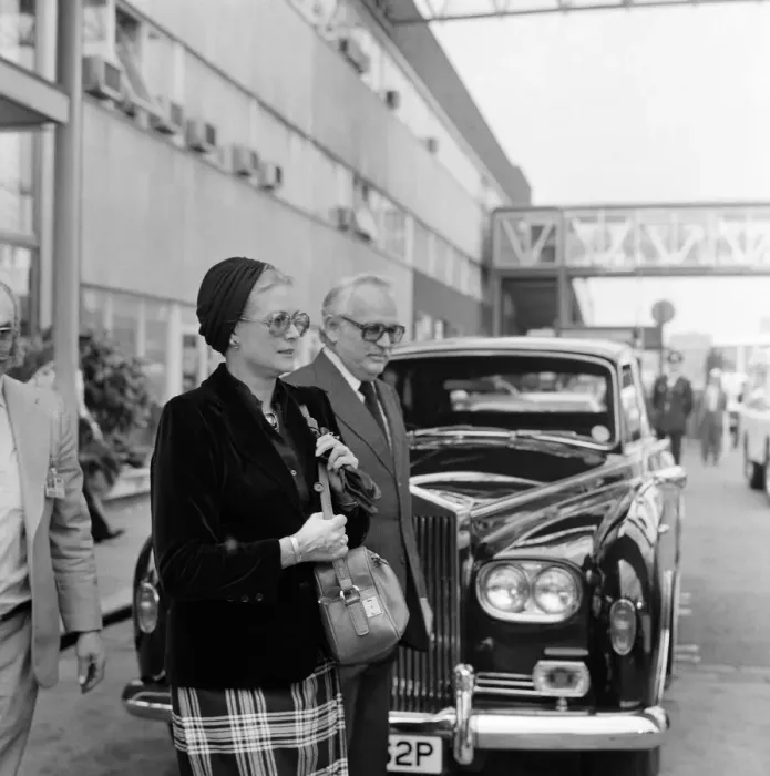 Framed Print : Prince Rainier and Princess Grace of Monaco at London Airport Framed Print : Prince Rainier and Princess Grace of Monaco at London Airport