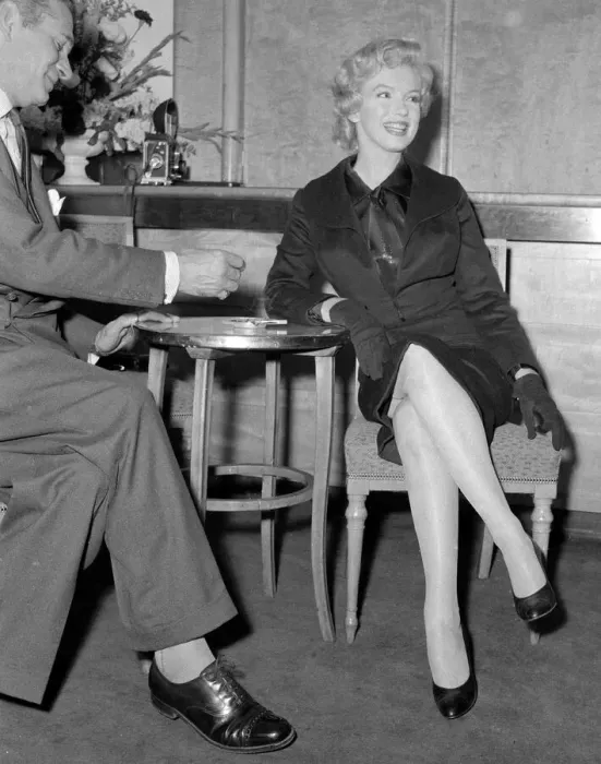 Framed Print : The Prince and the Showgirl. Marylin Monroe and Laurence Olivier at a publicity