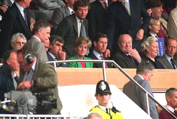 PRINCE OF WALES AND THE PRINCESS OF WALES WATCH THE 1991 FA CUP FINAL 1991  /  4472