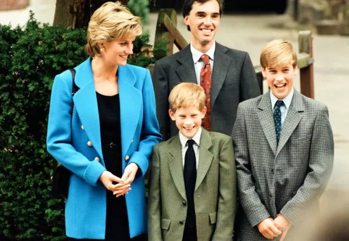 Framed Print : Prince William (right) poses at a photocall with his mother Diana Framed Print : Prince William (right) poses at a photocall with his mother Diana
