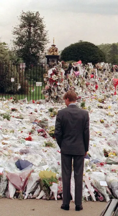 Framed Print : PRINCE WILLIAM SURVEYS FLORAL TRIBUTES FOR HIS MOTHER PRINCESS DIANA AT KENSINGTON PALACE Framed Print : PRINCE WILLIAM SURVEYS FLORAL TRIBUTES FOR HIS MOTHER PRINCESS DIANA AT KENSINGTON PALACE