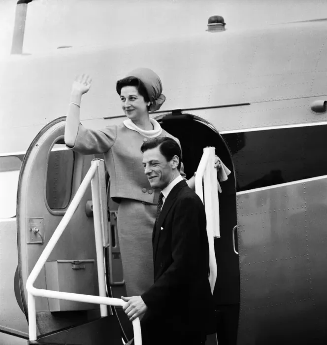 Framed Print : Princess Alexandra of Kent and Angus Ogilvy pictured after their wedding. 24th April 1963 Framed Print : Princess Alexandra of Kent and Angus Ogilvy pictured after their wedding. 24th April 1963