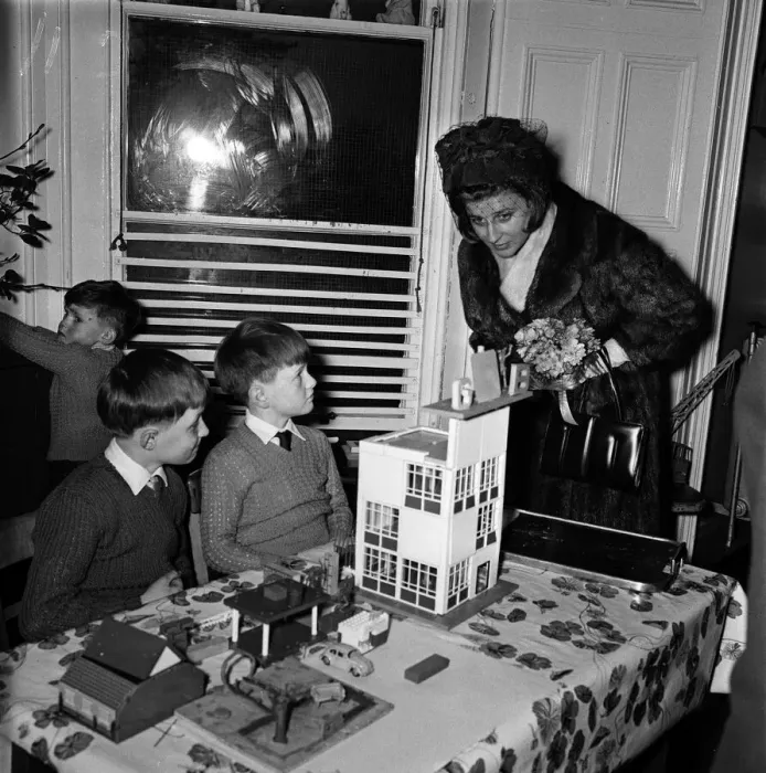 Framed Print : Princess Alexandra of Kent visits the Glendhu Childrens Hostel, Belfast Framed Print : Princess Alexandra of Kent visits the Glendhu Childrens Hostel, Belfast