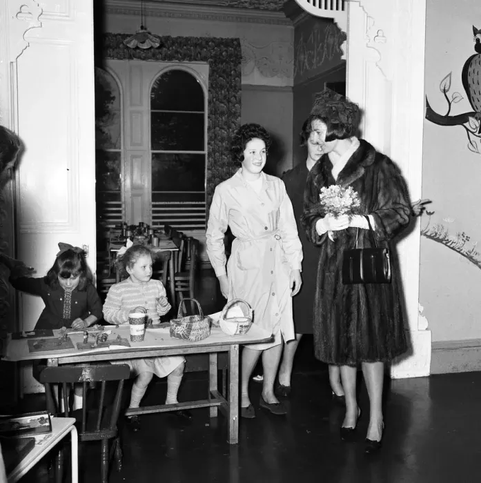 Framed Print : Princess Alexandra of Kent visits the Glendhu Childrens Hostel, Belfast Framed Print : Princess Alexandra of Kent visits the Glendhu Childrens Hostel, Belfast