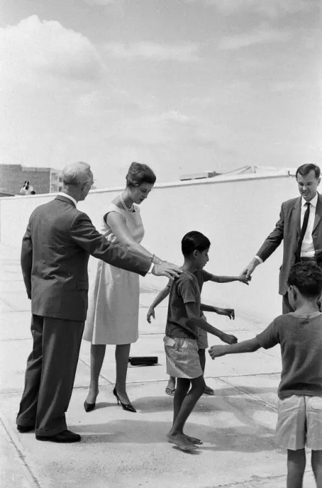 Framed Print : Princess Alexandra of Kent visits the Reilly Centre for the Blind in Aden, Yemen Framed Print : Princess Alexandra of Kent visits the Reilly Centre for the Blind in Aden, Yemen