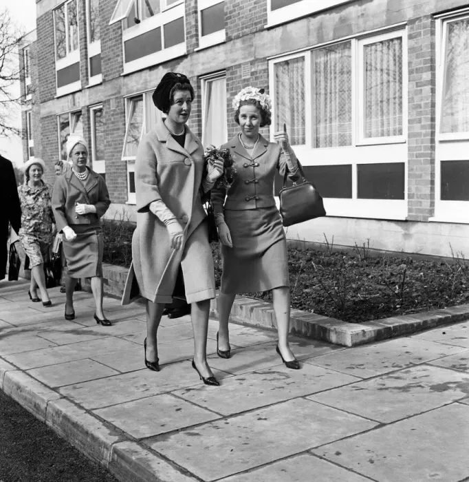 Framed Print : Princess Alexandra of Kent visits the WYCA flats at Roden Court, Hornsey Rise, London Framed Print : Princess Alexandra of Kent visits the WYCA flats at Roden Court, Hornsey Rise, London