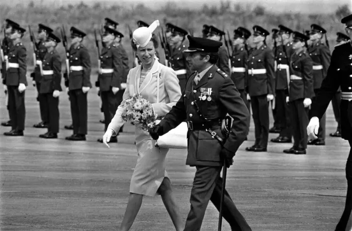 Framed Print : PRINCESS ANNE INSPECTS REGIMENT DURING VISIT TO DURHAM (APRIL 1984) Framed Print : PRINCESS ANNE INSPECTS REGIMENT DURING VISIT TO DURHAM (APRIL 1984)