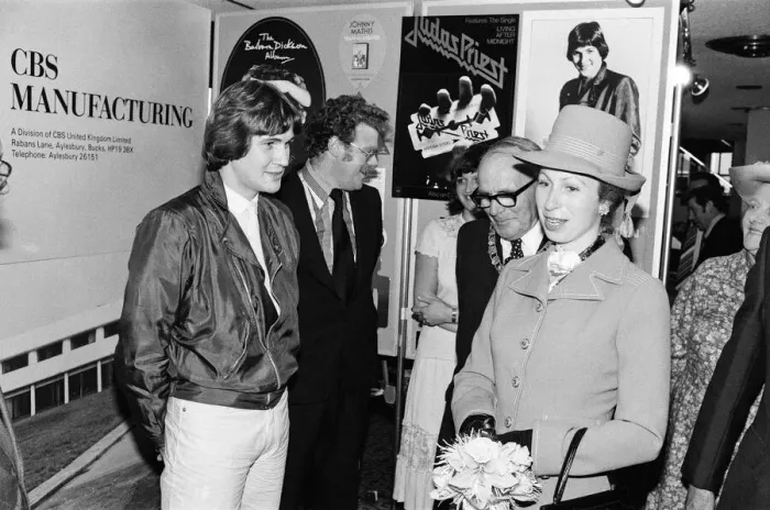 Framed Print : Princess Anne visits Aylesbury, Buckinghamshire. The Princess meets Eurovision Song Framed Print : Princess Anne visits Aylesbury, Buckinghamshire. The Princess meets Eurovision Song