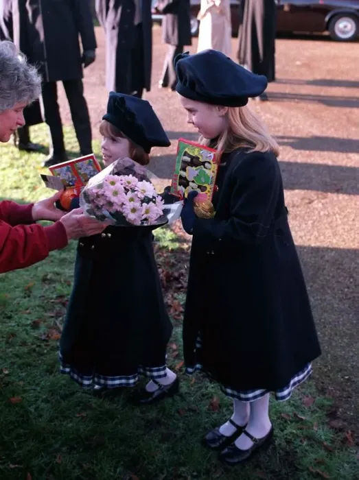 Framed Print : Princess Beatrice and Princess Eugenie receive presents Framed Print : Princess Beatrice and Princess Eugenie receive presents