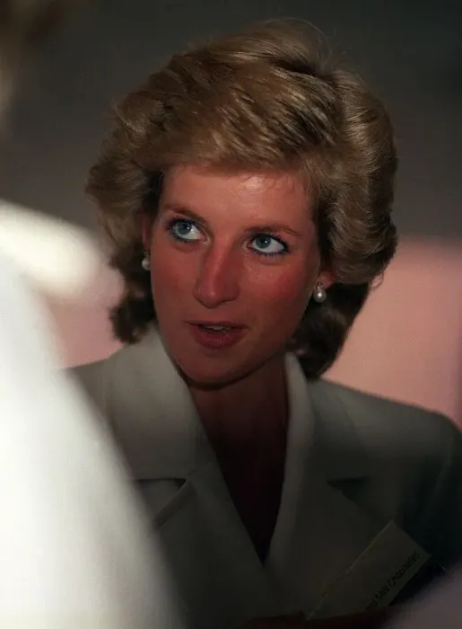 Framed Print : Princess Diana at Ambulance Headquarters, 7th July 1989 Framed Print : Princess Diana at Ambulance Headquarters, 7th July 1989