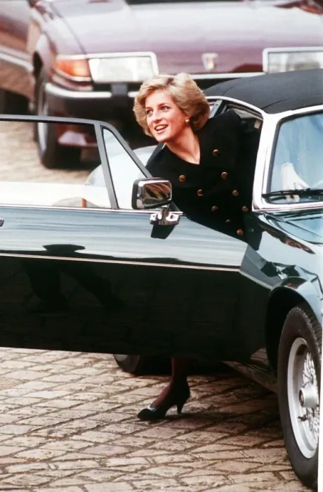 Framed Print : Princess Diana arrives at Bleinheim palace for a charity auction. 6th November 1988