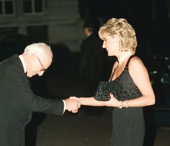 Framed Print : Princess Diana arrives at Bridgewater House in Westminster Framed Print : Princess Diana arrives at Bridgewater House in Westminster