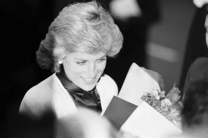 Framed Print : Princess Diana, arrives to officially open Acorns Childrens Hospice Framed Print : Princess Diana, arrives to officially open Acorns Childrens Hospice