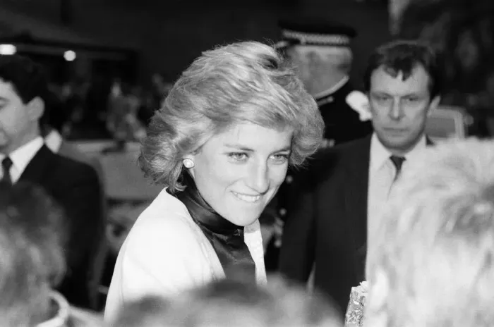 Framed Print : Princess Diana, arrives to officially open Acorns Childrens Hospice