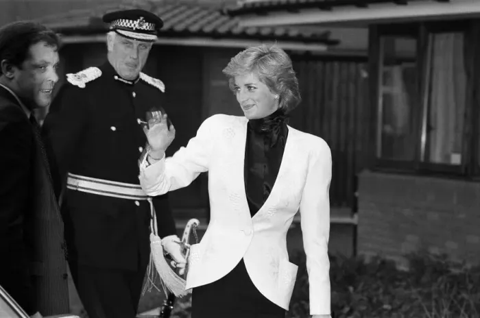 Framed Print : Princess Diana, arrives to officially open Acorns Childrens Hospice Framed Print : Princess Diana, arrives to officially open Acorns Childrens Hospice