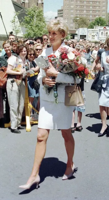 Framed Print : Princess Diana arrives at the Sacred Heart Hospice in Sydney during her three day visit