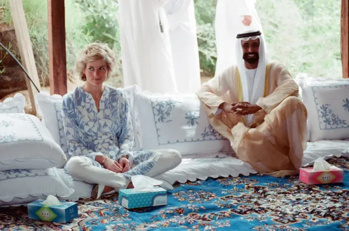 Framed Print : Princess Diana attends a picnic in the desert at Al Ain Framed Print : Princess Diana attends a picnic in the desert at Al Ain
