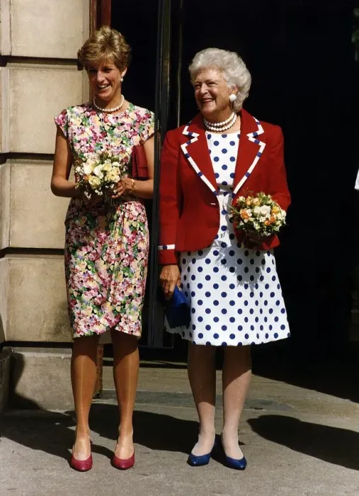 Framed Print : Princess Diana and Barbara Bush, wife of American President George Bush Framed Print : Princess Diana and Barbara Bush, wife of American President George Bush