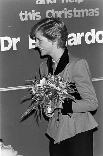PRINCESS DIANA AT A DR BARNARDOs CAROL SERVICE - DECEMBER 1986