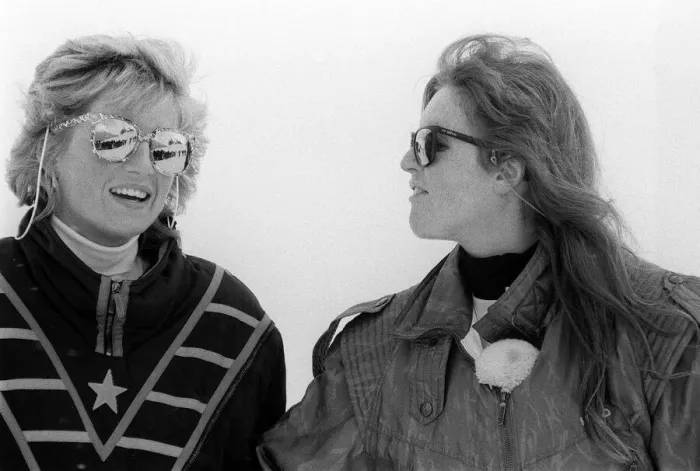 Framed Print : Princess Diana and Duchess of York while on a skiing holiday in Klosters, Switzerland Framed Print : Princess Diana and Duchess of York while on a skiing holiday in Klosters, Switzerland