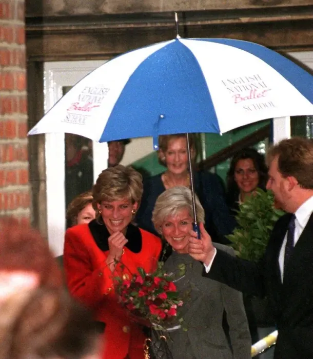 Framed Print : Princess Diana has fits of laughter during a visit to the English National Ballet School Framed Print : Princess Diana has fits of laughter during a visit to the English National Ballet School