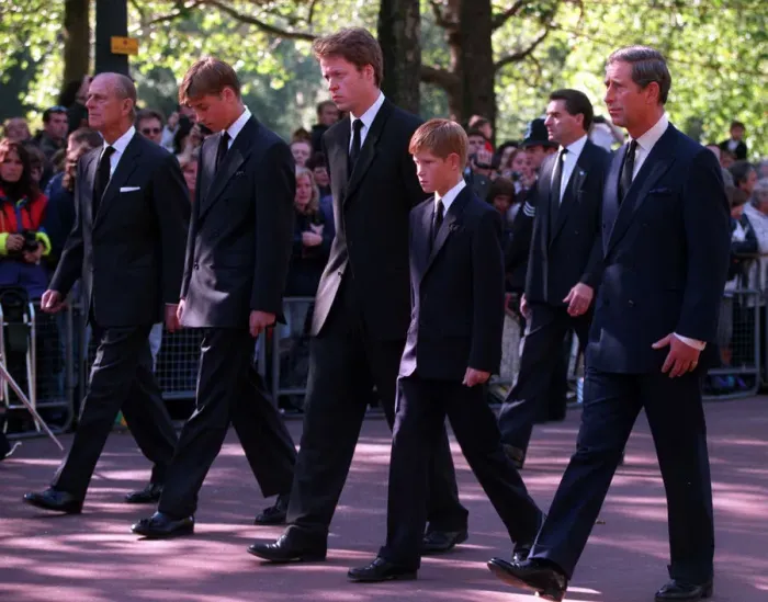 Framed Print : Princess Diana Funeral 6th September 1997. Prince Charles, Prince Harry Framed Print : Princess Diana Funeral 6th September 1997. Prince Charles, Prince Harry