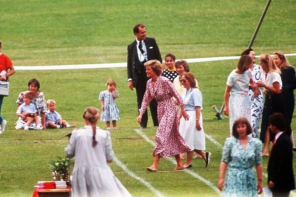 Princess Diana gets ready to race with other mums at Prince Williams Wetherby School