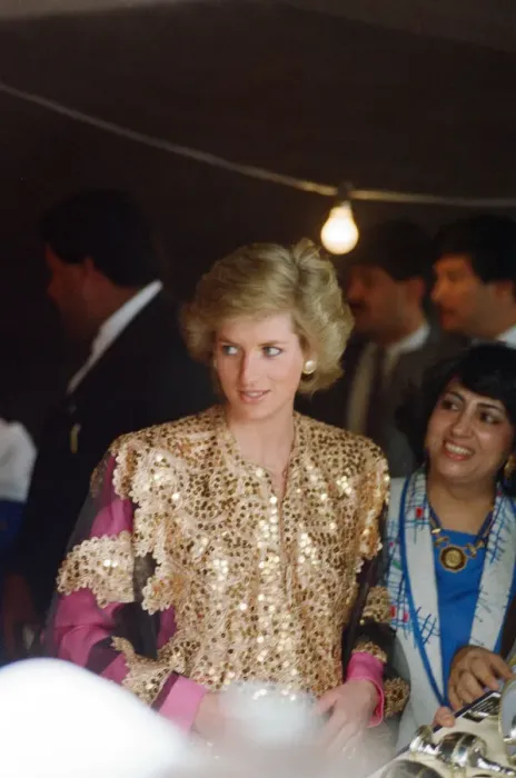Framed Print : Princess Diana, at the Islamic Museum in Kuwait City during her official tour of the Gulf