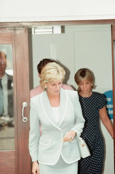 Framed Print : Princess Diana, keeps her first engagement as a divorced woman Framed Print : Princess Diana, keeps her first engagement as a divorced woman