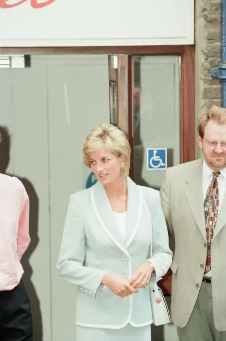 Framed Print : Princess Diana, keeps her first engagement as a divorced woman Framed Print : Princess Diana, keeps her first engagement as a divorced woman