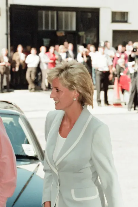 Framed Print : Princess Diana, keeps her first engagement as a divorced woman Framed Print : Princess Diana, keeps her first engagement as a divorced woman