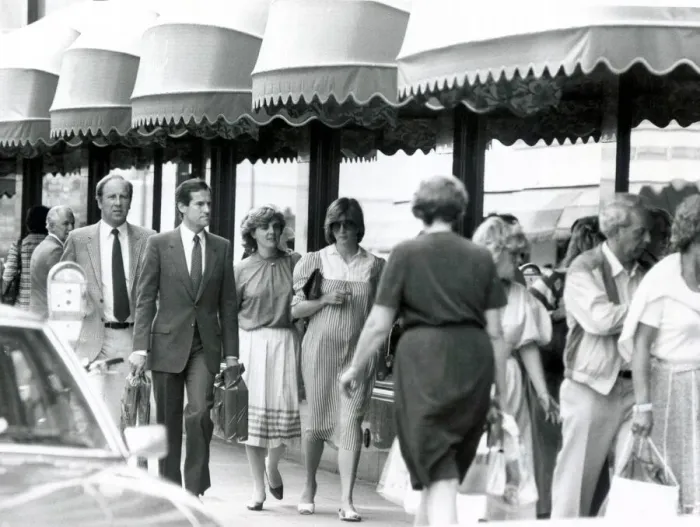 Framed Print : Princess Diana out in London shopping, June 1982