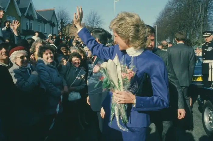 Framed Print : Princess Diana meets and greets the people of Erdington and Handsworth Framed Print : Princess Diana meets and greets the people of Erdington and Handsworth