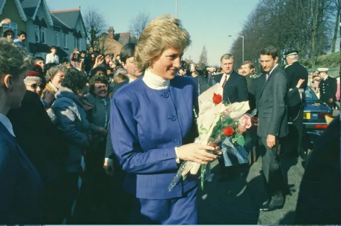 Framed Print : Princess Diana meets and greets the people of Erdington and Handsworth Framed Print : Princess Diana meets and greets the people of Erdington and Handsworth