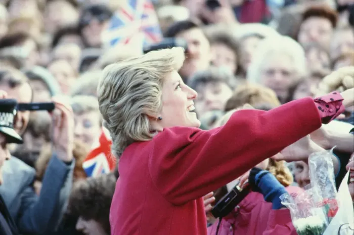 Framed Print : Princess Diana meets and greets the people of Walsall, West Midlands