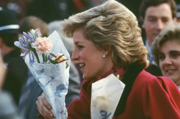 Framed Print : Princess Diana meets and greets the people of Walsall, West Midlands