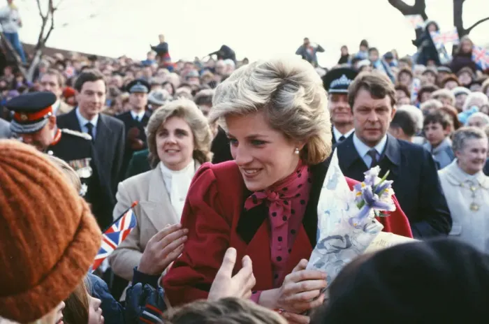 Framed Print : Princess Diana meets and greets the people of Walsall, West Midlands