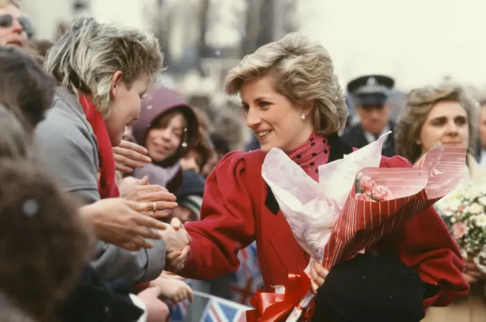 Framed Print : Princess Diana meets and greets the people of Walsall, West Midlands Framed Print : Princess Diana meets and greets the people of Walsall, West Midlands