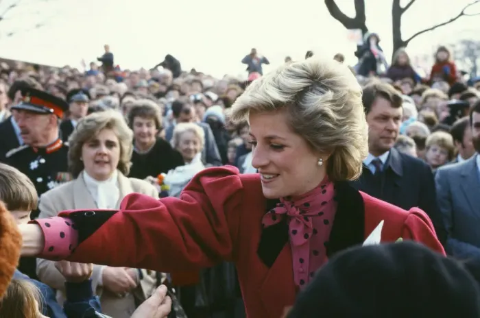 Framed Print : Princess Diana meets and greets the people of Walsall, West Midlands Framed Print : Princess Diana meets and greets the people of Walsall, West Midlands