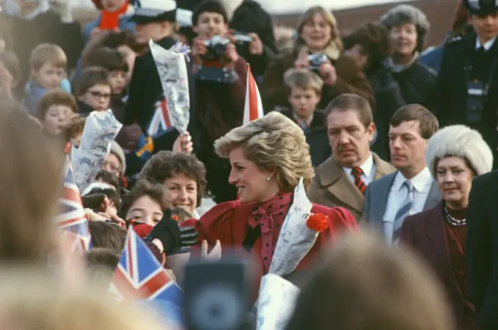 Framed Print : Princess Diana meets and greets the people of Walsall, West Midlands Framed Print : Princess Diana meets and greets the people of Walsall, West Midlands