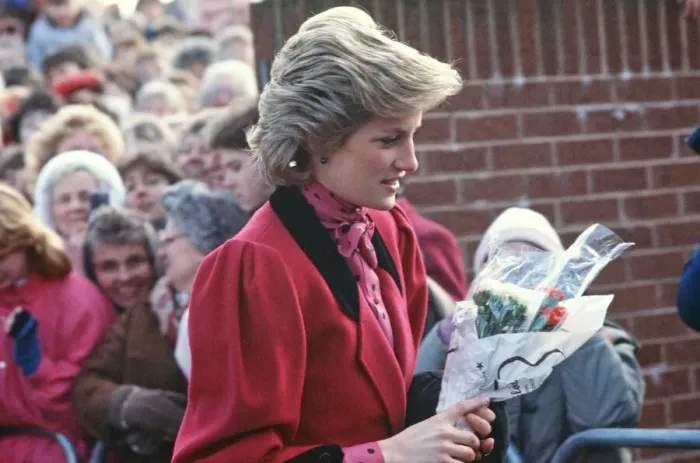 Framed Print : Princess Diana meets and greets the people of Walsall, West Midlands Framed Print : Princess Diana meets and greets the people of Walsall, West Midlands