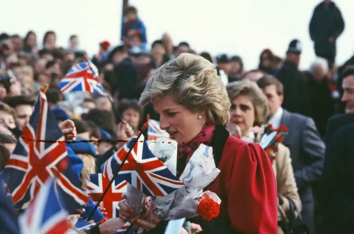 Framed Print : Princess Diana meets and greets the people of Walsall, West Midlands Framed Print : Princess Diana meets and greets the people of Walsall, West Midlands