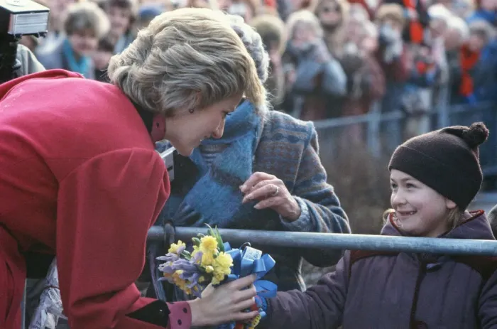 Framed Print : Princess Diana meets and greets the people of Walsall, West Midlands Framed Print : Princess Diana meets and greets the people of Walsall, West Midlands